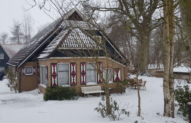 Group Home in Giethoorn With Waterside Terrace - Photo 36
