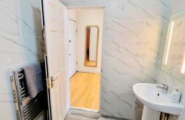 Beautiful Kensington Home with 4 beds, only 3 Minutes walk to Earls Court Station - Photo 22