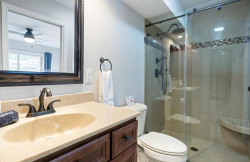 Beautiful Lake Front Home with Private Dock In Lick Branch Cove - Foto 24