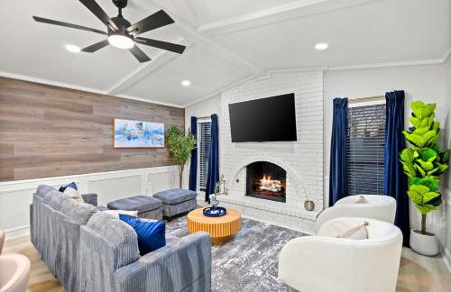 5-BD 2 5-BA Modern Retreat w Games & Hot Tub - Foto 8