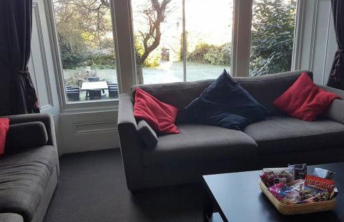 Perfect Family & Friends Home, Free Parking Security Onsite - Photo 26