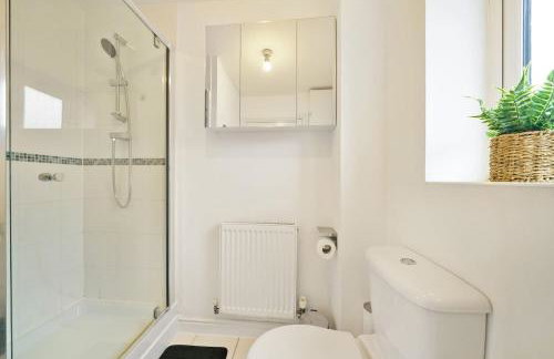 3 BR 5 Beds 3 Bath Private Garden Parking x2 Ideal for Family & Work Stays - Foto 20