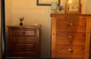 Spacious, sleeps 7, 2 baths, Central Saltash - Photo 32