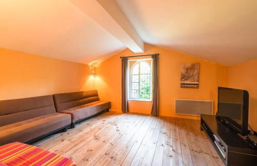 Stone House St Denis with Pool & Views - Foto 9