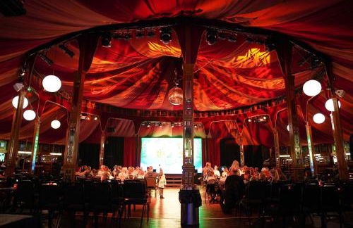 Caravan with hot tub at Tattershall lakes - Foto 44