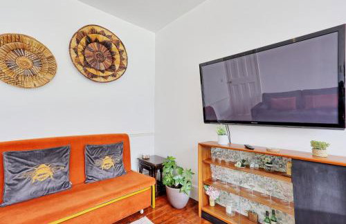 Spacious 4-Bedroom Home Near Station Seafront - Pass the Keys - Foto 14