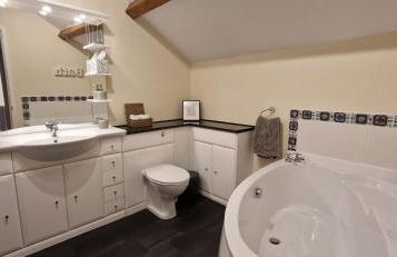 Two bedroom character cottage - Photo 16