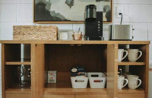 Casa Charleston-3BR-2Bath-Private HOT TUB-Pet Friendly-No Pet Fees! - Photo 10