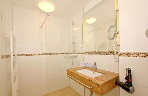 Strandresort Rex Rugia Ferienwohnung 10-1 mit Sauna- und Schwimmbadnutzung im AHOI Sellin - Foto 10