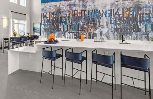 Riviere 2BR Apartment Pet Friendly Oasis Sleeps 6 Close to Epic Universe Pool & Gym - Foto 58