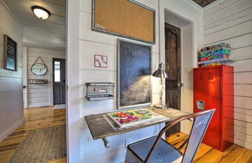 Ideal for Families! Lake Toxaway Getaway with Deck - Foto 26