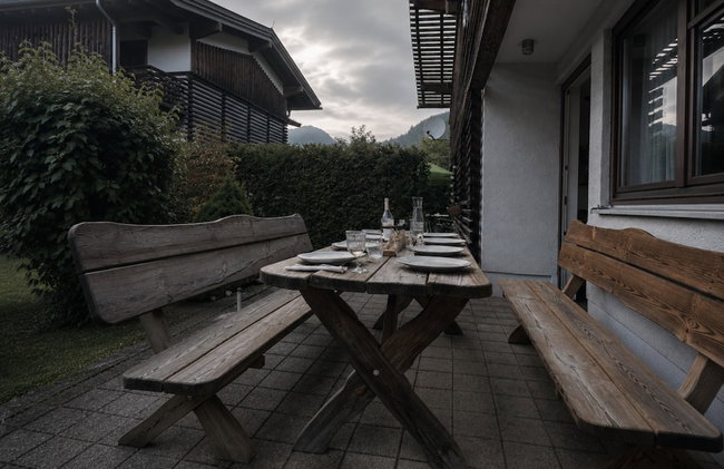 Modern Apartment With Garden and Mountain Views - Photo 20