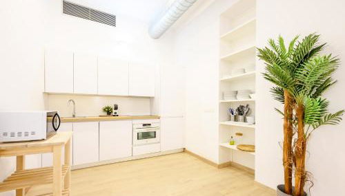 Modern 3 bedroom, city center with patio & high ceilings by 10ToSea - Foto 4, stove, toaster, minibar