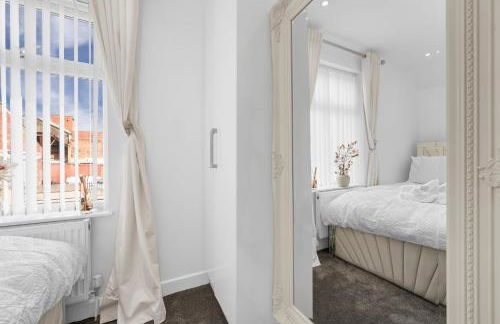 SLUXE Properties 4mins to Etihad Stadium and Coop live - Foto 16