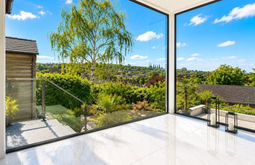 Luxurious & Elegant 6-Bed House - Photo 2