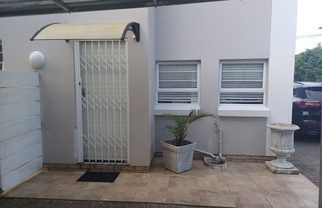 Cosy 2 Bedroom Apartment in a Prominent Area of East London Nahoon - Photo 27