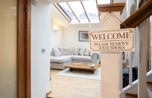 The Coach House - Beautiful Home in Cheltenham! - Photo 55