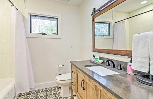 5 Mi to Ski Sapphire Valley Cozy Retreat with Decks - Foto 18