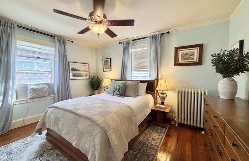 Big New England Family Home; walk to beach, shops - Foto 58