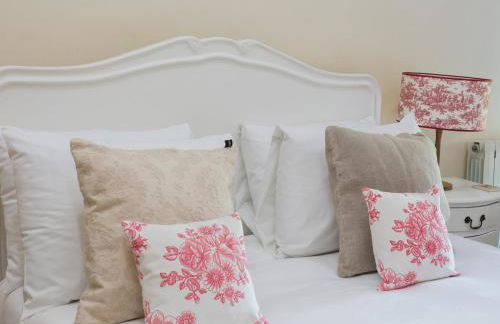 Secluded Mansion Retreat - Expansive Private Oasis - Pass the Keys - Foto 12