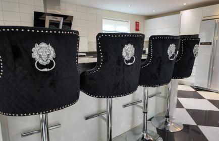 Stratford-upon-Avon 4BR Family Mansion on 1 acre with Pool, Gym & BBQ! - Foto 46