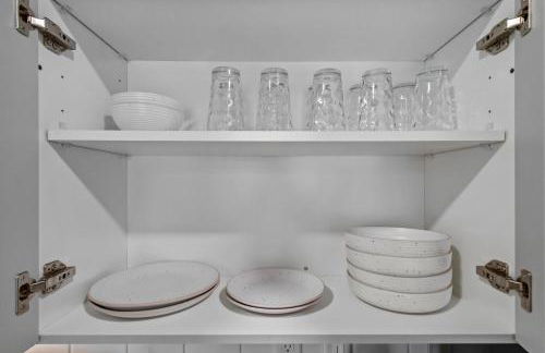 Modern King BR, Sectional, Pool, Gym, Near U of A - Foto 32