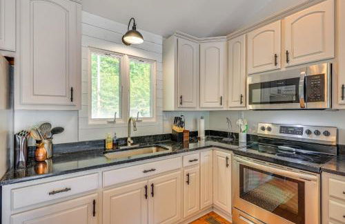 Lewis Smith Lake Retreat with Dock and Deck! - Foto 8