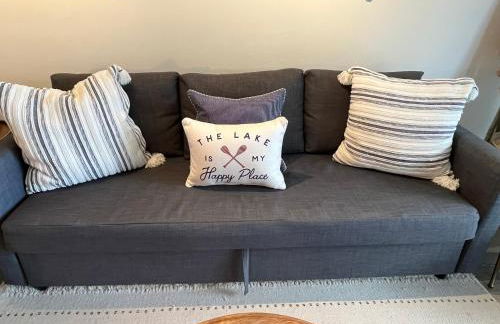 Newly Updated Modern, Spacious, and Cozy Condo- Right on the Lake! - Foto 27