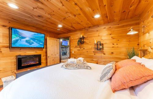 Big Time Hill Cabin with an indoor pool hot tub & great views - Foto 12