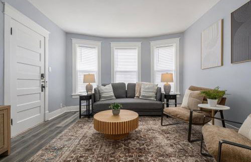 Completely Remodeled Walking Distance to Downtown Close to the Beach Downstairs Washer Dryer - Foto 8