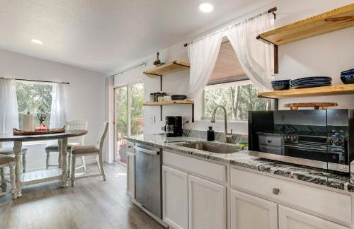 Valrico Retreat with Fire Pit about 18 Mi to Tampa! - Foto 2