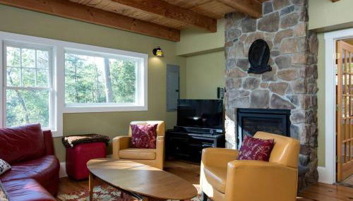 Deluxe Cottage Rental on a 100-Acre Farm on the Shenandoah River, Virginia - Photo 3