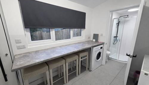 5 Bed Family Home in Treharris, Sleeps 1, Near Bike Park Wales - Foto 3