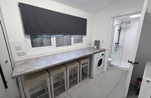 5 Bed Family Home in Treharris, Sleeps 1, Near Bike Park Wales - Foto 3