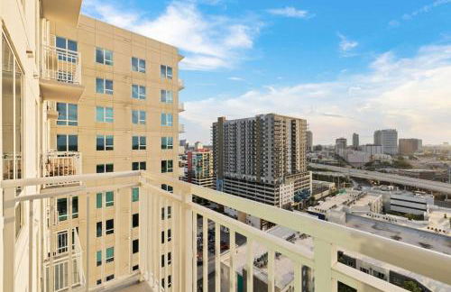 Chic Channelside Studio with High-Rise Views - Foto 31