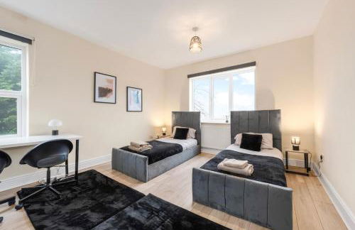 Spacious 6-Bed with Pool Table Desks in every room - Foto 30