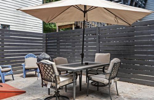 Elegant Manor w Private Yard & Modern Amenities - Foto 5