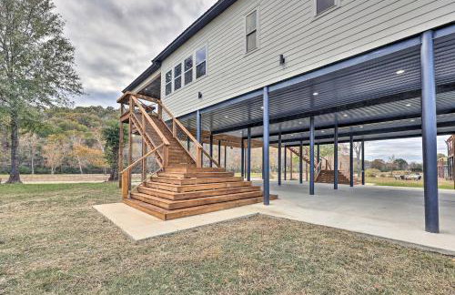 Lavish Riverfront Escape with Gas Grill! - Foto 40