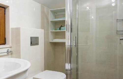 Villa Falcon Rook - Four-Bedroom Villa with Terrace and Swimming Pool - Photo 61