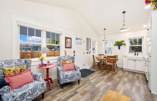 City Park Bungalow Pet Friendly with Dog Run - Photo 10