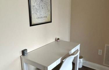 Spacious 2 Bedroom 2 Bathroom Apartment with Balcony in Uptown Charlotte! City Views & Free Parking! - Foto 22