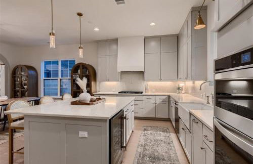 Stunning home - walk to square & heated pool - Foto 7