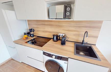 55E - Superbe studio climatisé entièrement rénové au 5ème et dernier étage sur le bord de Mer de Menton - Photo 19