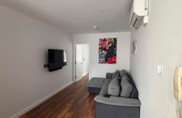 Stunning, newly refurbished flat - Photo 1