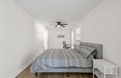 Sunny Palmetto Oasis: 4br Home With Private Pool 4 Bedroom Home by RedAwning - Photo 76