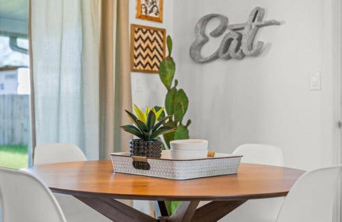 Stylish 3BR 2BA House Minutes from PCB - Book now - Foto 19