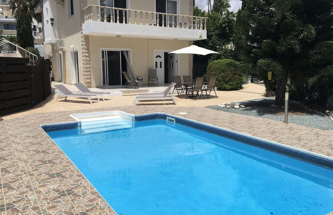 3 Bed Villa 10 Minutes Drive From Beautiful Beach - Foto 1