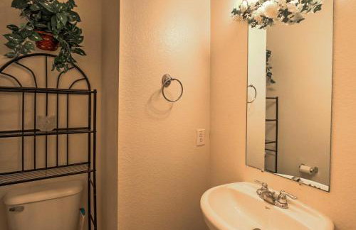 Quiet Arlington House with Yard near Joe Pool Lake! - Foto 17