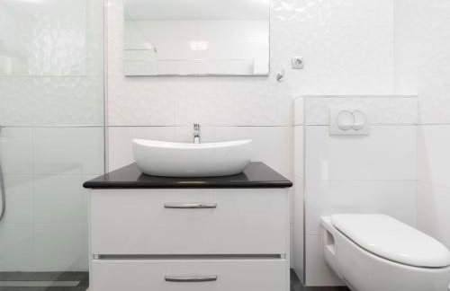 Modern Villa with Pool - Photo 19