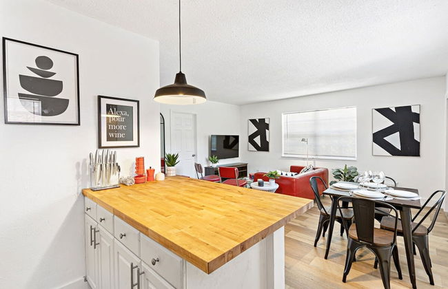 Lovely 2 BR Condo With Free Parking on Premises - Foto 22